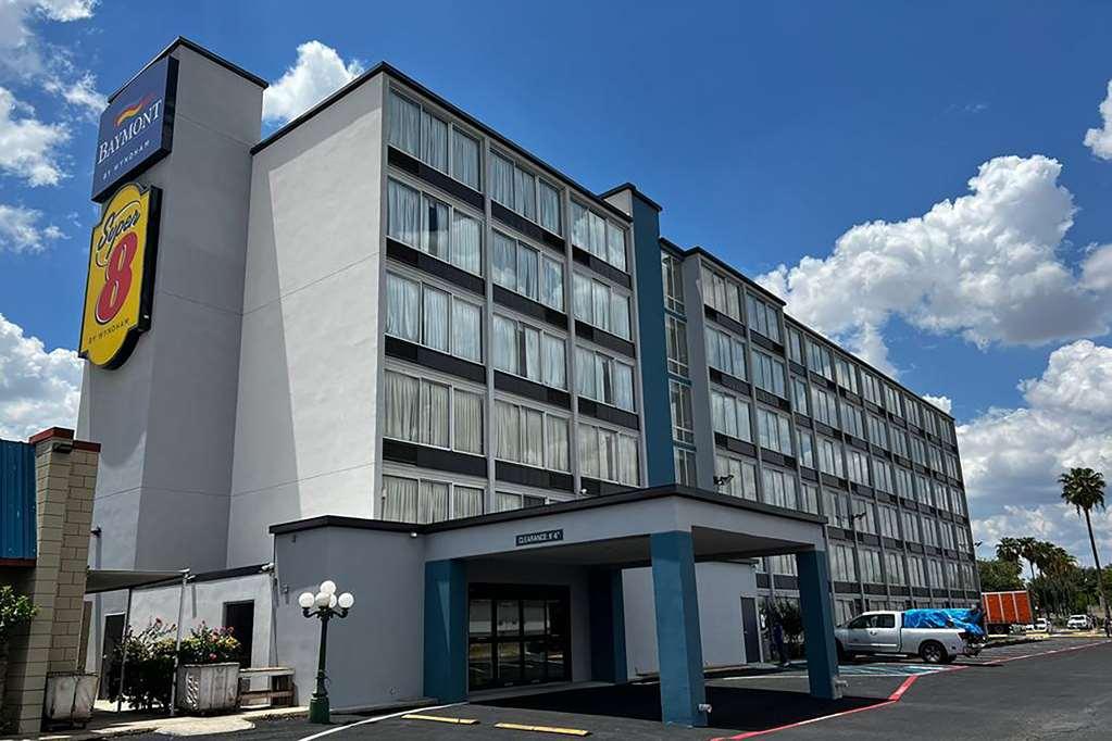 Super 8 By Wyndham Laredo Hotel Buitenkant foto